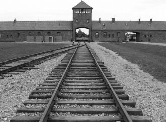 La Shoah , i campi di sterminio e i campi di concentramento