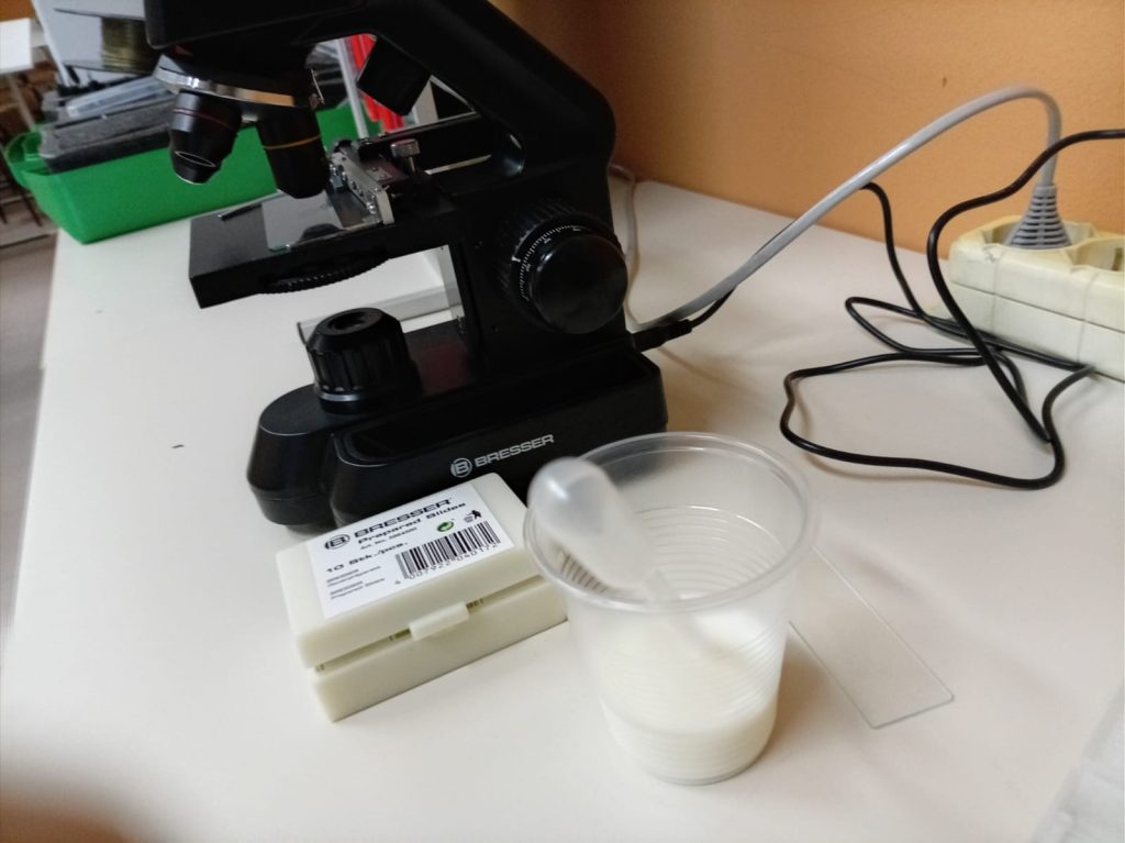 Il latte studiato al microscopio!